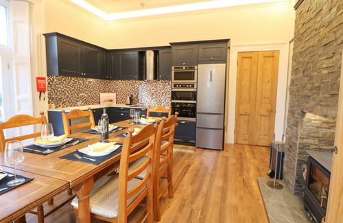 Seaham Cottage | GLEBE HOUSE, family friendly, with hot tub in Murton, County Durham