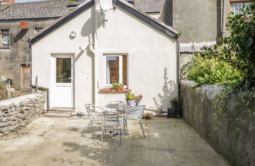 Ballinrobe House | GLEBE HOUSE, pet friendly, with open fire in Ballinrobe, County Mayo