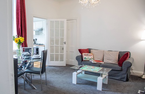 Levenmouth Apartment | Glebe St Apartment - sleeps 4 guests in 2 bedrooms