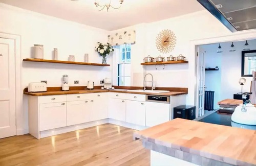 Langbank Cottage | Gleddoch Coach House offers an exclusive retreat near Glasgow.