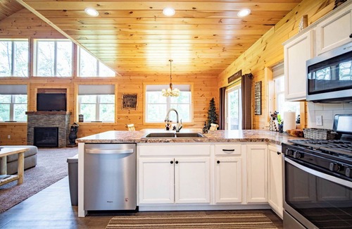 Empire Cabin | Glen Arbor, MI - Walk to Town, Home Theater, Pool Table, bon fire