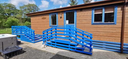 Cumnock House | Glen Bay - 2 Bed Lodge on Friendly Farm Stay with Private Hot Tub