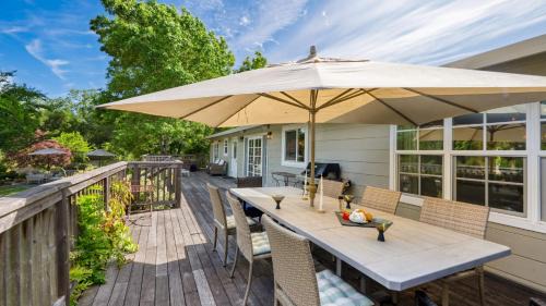 Glen Ellen House | Glen Ellen Escape by AvantStay 5BR Retreat w Pool, Hot Tub, Hammocks & Vineyard Views