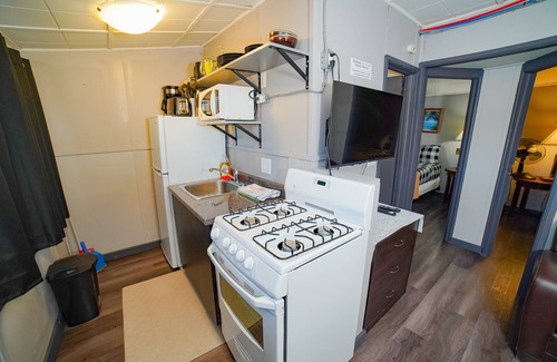 North Bay Hotel | Glen Garry Motel and Cottages
