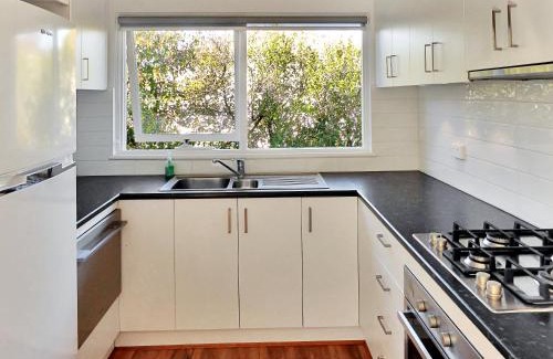 Glen Iris Apartment | Glen Iris, Quiet Boutique 2 bedroom Netflix, WIFI, Parking, Free Wine
