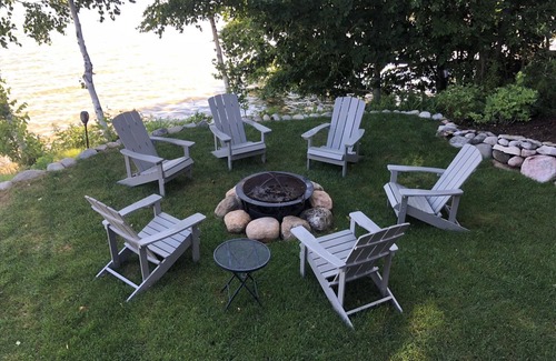 Empire Cottage | Glen lake Private frontage sleeps 10. 5 bedroom fireplaces! Color tour open