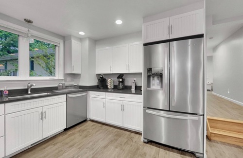 Queensbury House | Glen Lake Sunset Escape