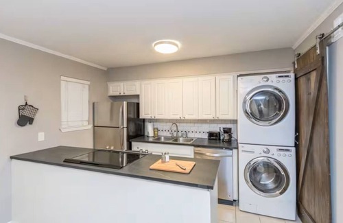 Briarwood Apartment | Glen Place-2 Bed Apt in Midtown Little Rock-Outdoor Hangout-Easy Parking