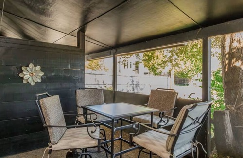 Briarwood Apartment | Glen Place-2 Bed Apt in Midtown Little Rock-Outdoor Hangout-Easy Parking