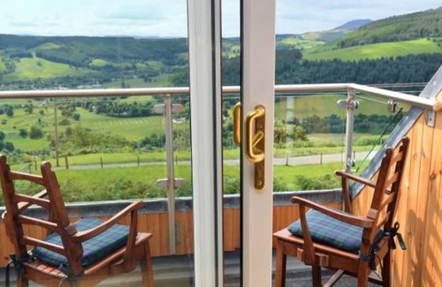 East Lewiston Cottage | GLEN VIEW LODGE, pet friendly in Drumnadrochit, Loch Ness
