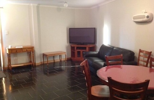 Waverley Apartment | Glenayr Champagne Apartment