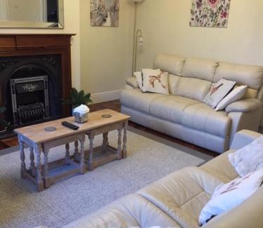 Nantwich House | Glenbrae House 3 bedrooms near Nantwich with countryside views on private driveway