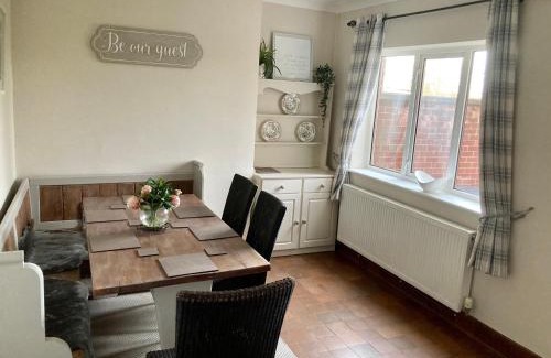 Nantwich House | Glenbrae House 3 bedrooms near Nantwich with countryside views on private driveway