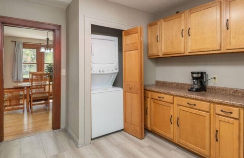 Glencoe House | Glencoe-4 Bedroom-freshly remodeled-grill-pets