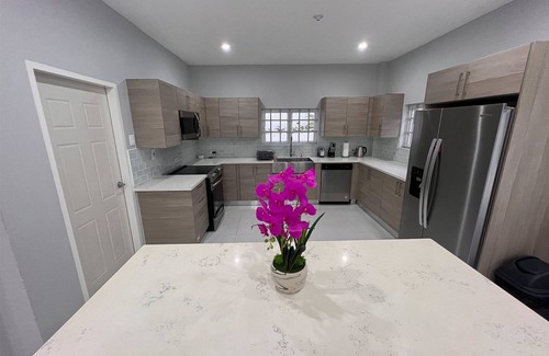 Glencoe House | Glencoe Townhome With Loft Jacuzzi and Pool