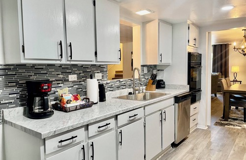 Azusa House | Glendora Pool Home Retreat