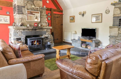 Llangynog Cottage | GLENDOWER, pet friendly, character holiday cottage in Llangynog