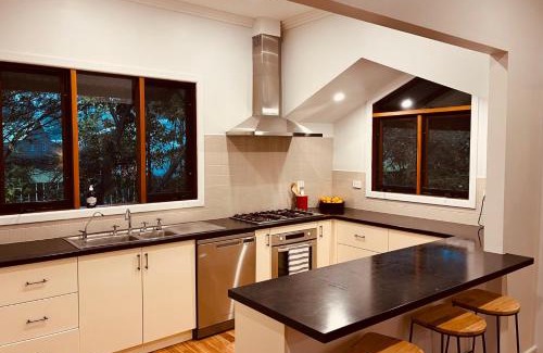 Warrenbayne House | Glenisla Farm House near Benalla