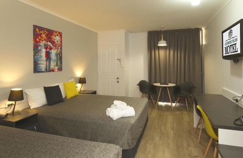 Norman Gardens Hotel | Glenmore Palms Motel