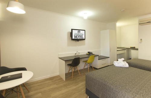 Norman Gardens Hotel | Glenmore Palms Motel