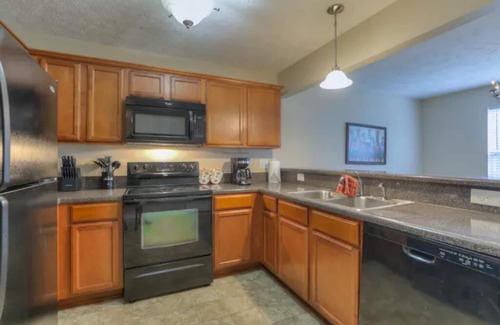 La Vergne House | Glenmore-Quiet, home near EVERYTHING!