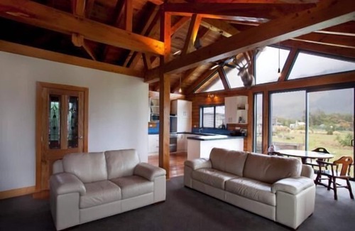 Glenorchy House | GLENORCHY HOUSE. 360° Mountains, by Lake and River.