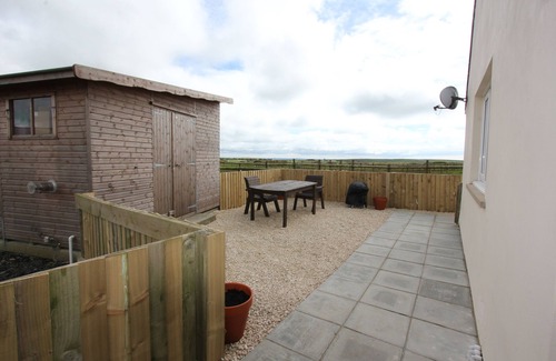 St Brides Cottage | Glenside Cottage with private hot tub