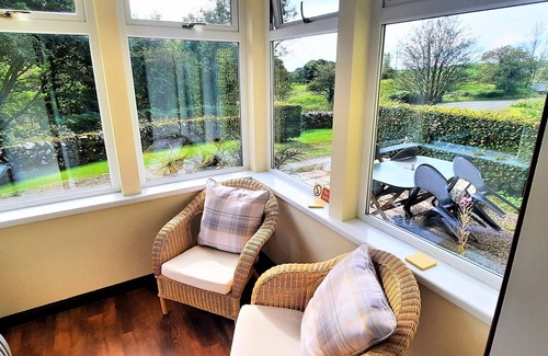 Kirkcudbright Cottage | Glenterry Farmhouse - a house that sleeps 6 guests in 3 bedrooms