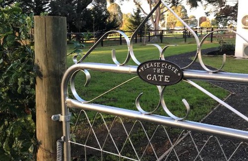 Yarra Glen House | Glenview Park Cottage and Farm Stay, Yarra Glen