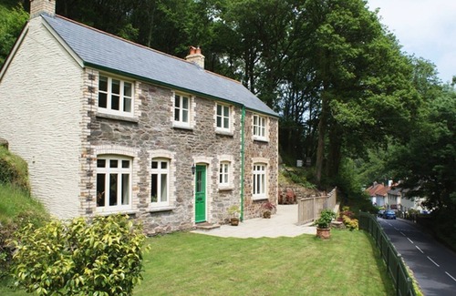 Barbrook Cottage | GLENVIEW, pet friendly, with a garden in Barbrook