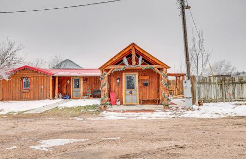 Adams County House | Glenvil Cabin with Gas Grill Steps to Dock and Pond!