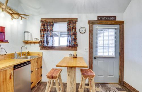 Adams County House | Glenvil Cabin with Gas Grill Steps to Dock and Pond!