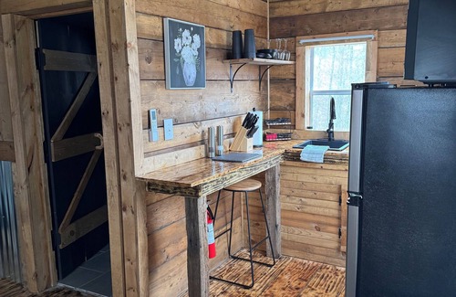 Glenville Cabin | Glenville's Rustic Charm