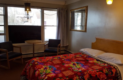North Bay Hotel | Glenwood Motel and Cottages
