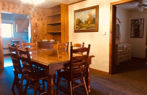 Glenwood Springs Hotel | Glenwood Springs Cedar Lodge
