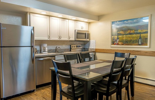 Glenwood Springs Hotel | Glenwood Springs Cedar Lodge
