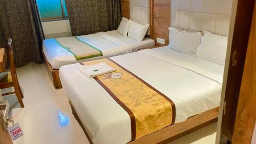 Vile Parle Hotel | Glitz Hotels Regal International - Nr International Airport Mumbai