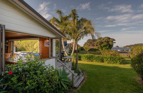 Hahei House | Glo's Place - Hahei Holiday Home