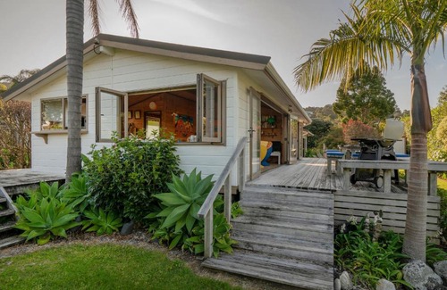 Hahei House | Glo's Place - Hahei Holiday Home