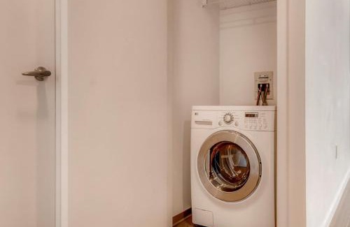 East Cambridge Apartment | Global Luxury Suites at Kendall West