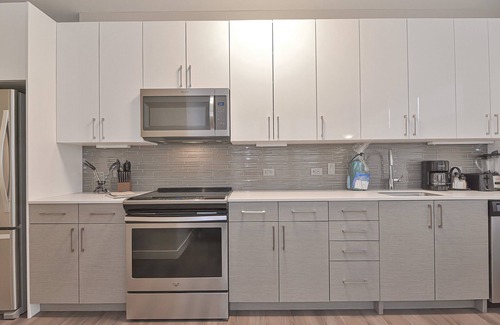 Central-Maverick Square - Paris Street Apartment | Global Luxury Suites East Boston