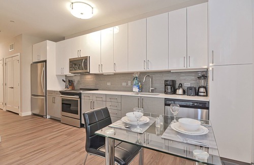Central-Maverick Square - Paris Street Apartment | Global Luxury Suites East Boston