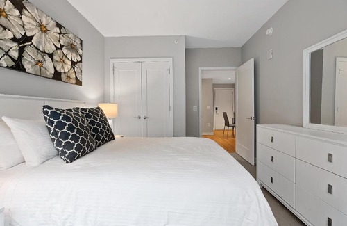 Center City West Apartment | Global Luxury Suites Center City