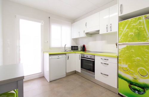 Sagunto Apartment | Global Properties: 4-bedroom apartment 100 m from the beach