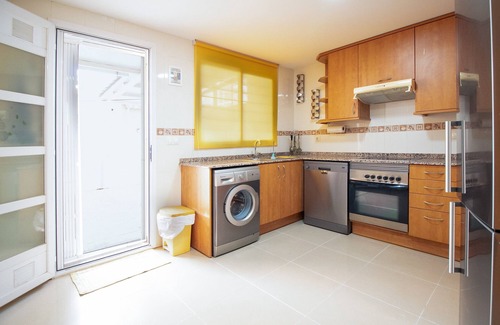 Sagunto House | Global Properties: Modern and practical townhouse in Puerto de Sagunto