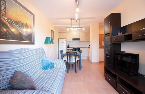 Playa de Almarda Apartment | Global Properties: Apartment with pool on Corinto beach