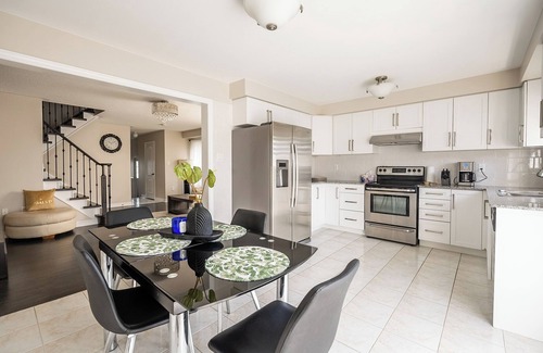 York Regional Municipality House | GLOBALSTAY. Modern 3 Bedroom House in Newmarket