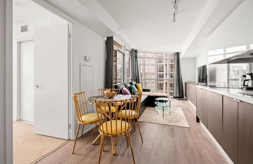 Wellington Place Condo | GLOBALSTAY 1 Bedroom with a Romantic View of Trains in Downtown