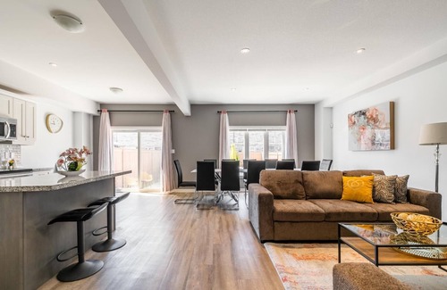 Stoney Creek Villa | GLOBALSTAY. 20 Ppl 5BR Townhome on the Lake. HotTub, Gym, BBQ