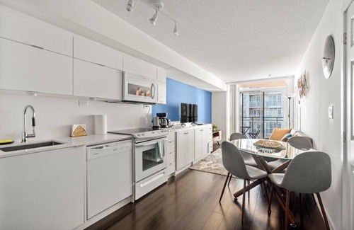 CityPlace Condo | GLOBALSTAY. Azure 1Br+den Apartment w Lake Ontario Views